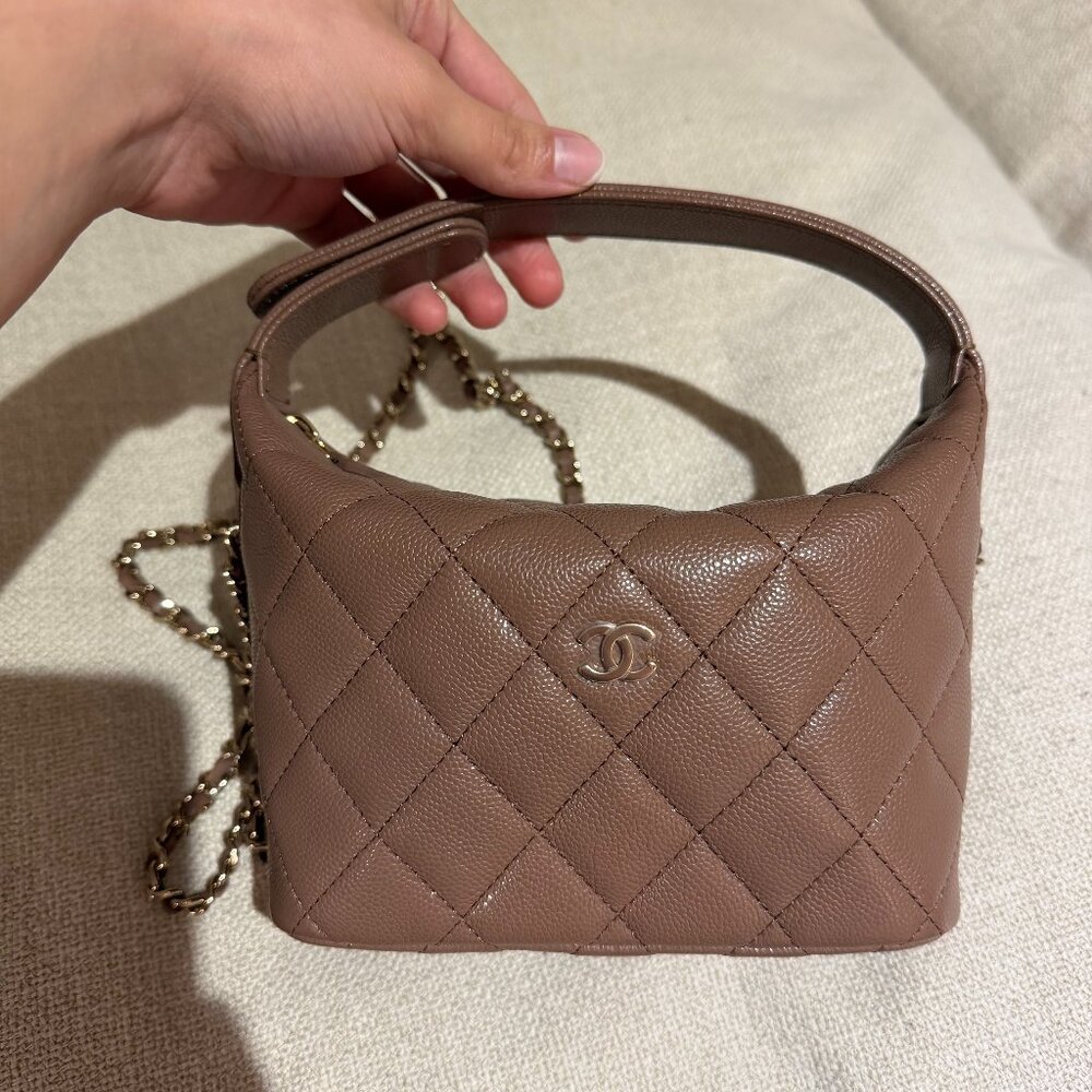 Caviar Quilted Hobo Clutch With Chain